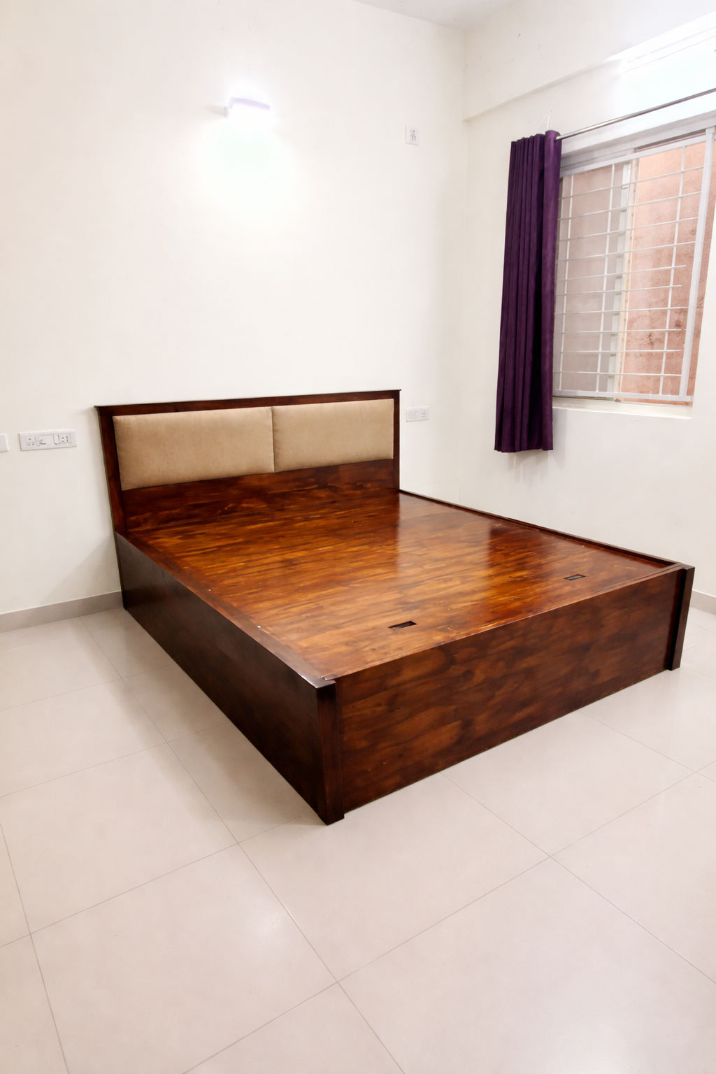 Ubyld Grand Aura King Hydraulic Cot